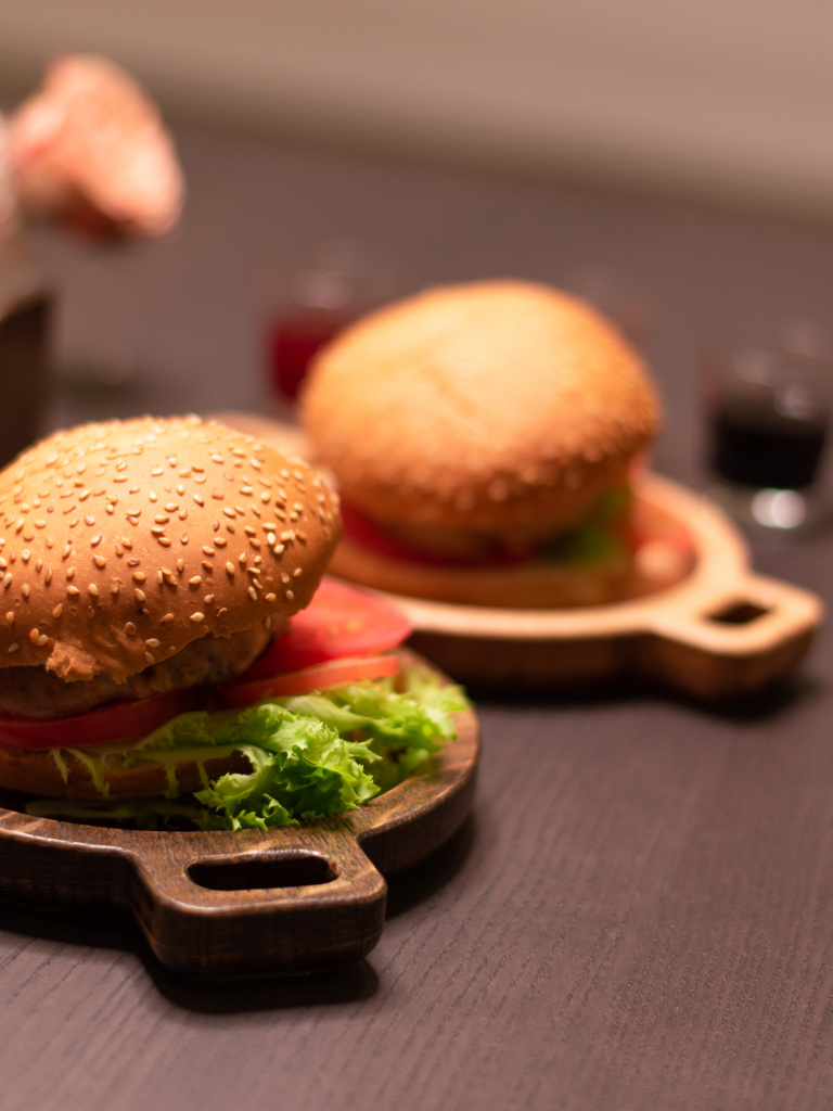 Тарелка светлая из дуба с ручками, 22 см